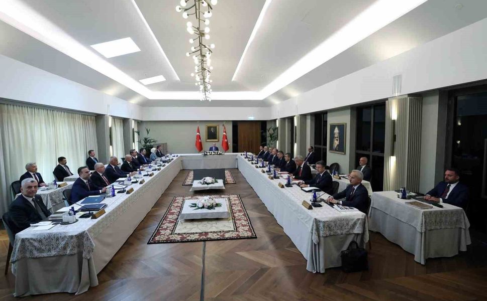 Bakan Kacır: 'Türk milleti bugün de insanlık değerlerinin sancaktarlığını en kuvvetli şekilde icra ediyor'