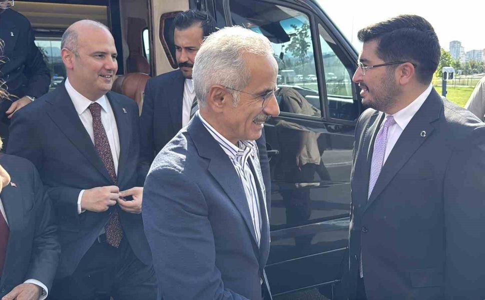 Bakan Uraloğlu, Kayseri'de gençlerle buluştu