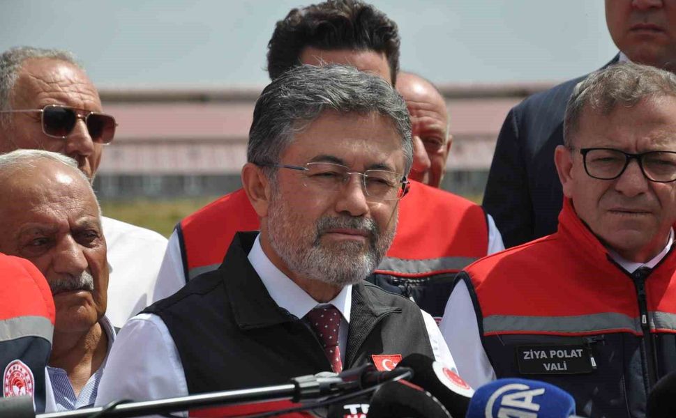 Bakan Yumaklı Kars'ta GEKİS'i tanıttı: Büyükbaş hayvancılıkta 'dijital kimlik' dönemi başladı