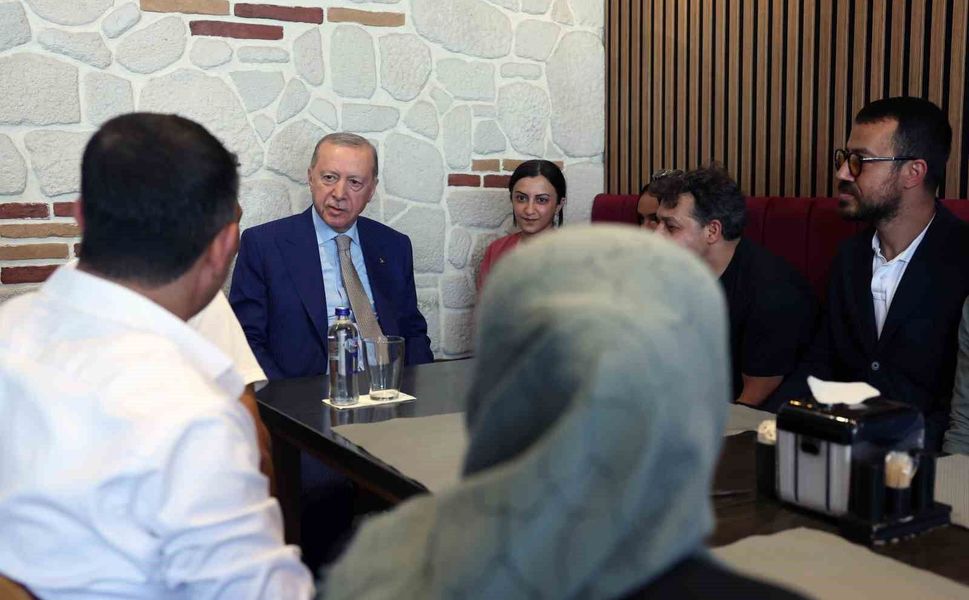 Cumhurbaşkanı Erdoğan, İstanbul'da esnafı ziyaret etti