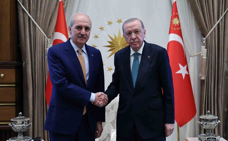 Cumhurbaşkanı Erdoğan, TBMM Başkanı Kurtulmuş'u Cumhurbaşkanlığı Külliyesinde kabul etti.
