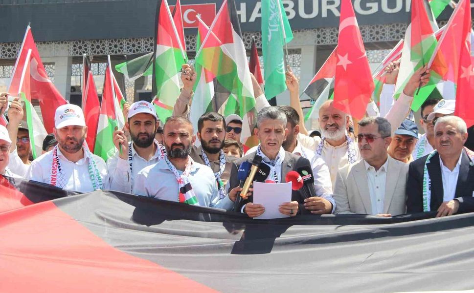 Habur Sınır Kapısı'nda Irak'ta bekletilen 'Filistin Konvoyu' için basın açıklaması düzenlendi