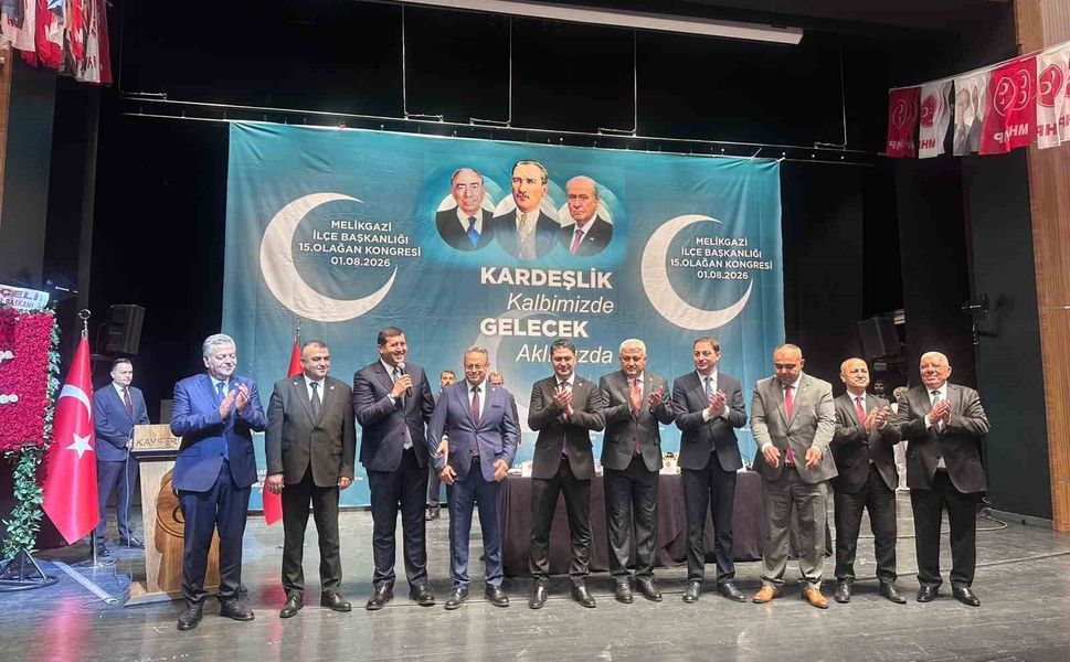 Kayseri'de 3 belediye meclis üyesi MHP'ye katıldı