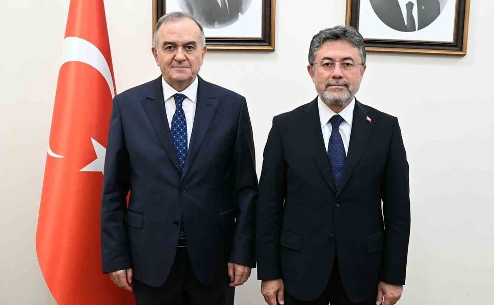 MHP'li Akçay üzüm üreticisinin sözcüsü oldu