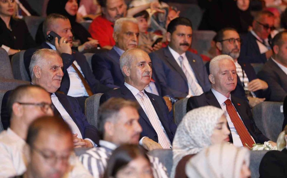 TBMM Başkanı Kurtulmuş: 'Türkiye'de yeni bir dönemin kapılarını sonuna kadar açıyoruz'