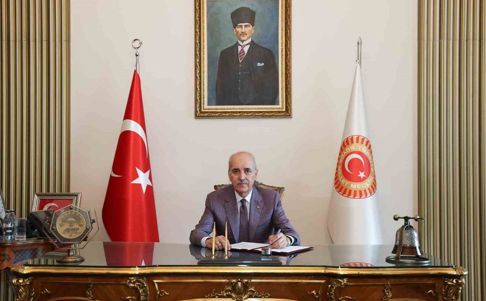Türkiye Büyük Millet Meclisi Başkanı Numan Kurtulmuş, Milli Dayanışma ve Toplumsal Bütünleşmenin Güçlendirilmesine Dair Kanun Teklifi'ni imzaladı.
