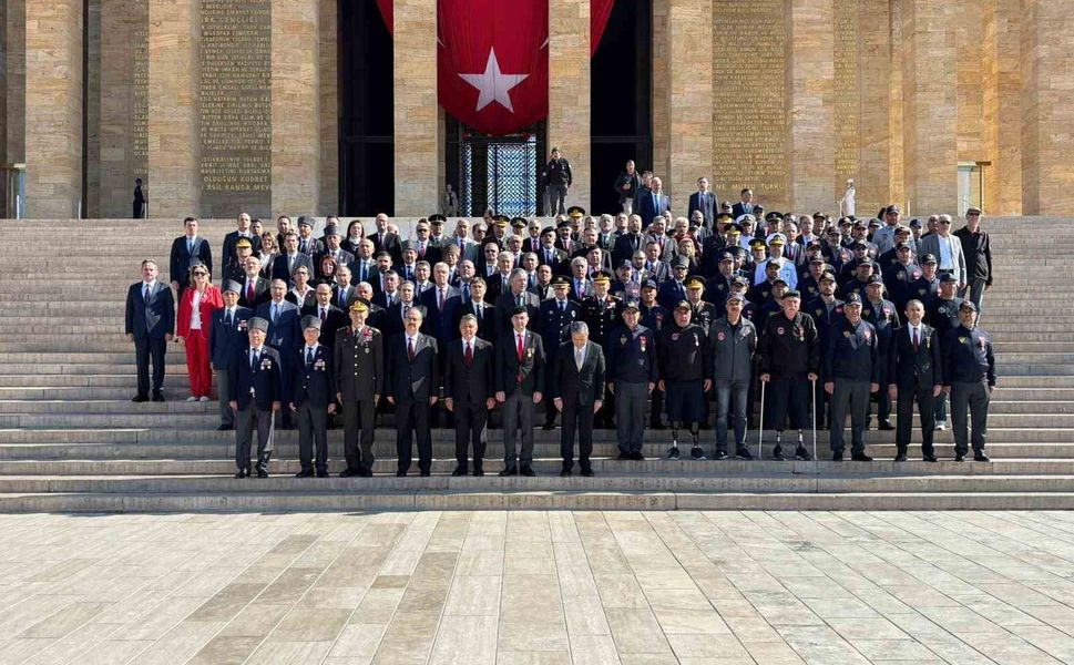 Ankara Valisi Canbolat ve beraberindeki heyet, Anıtkabir'i ziyaret etti