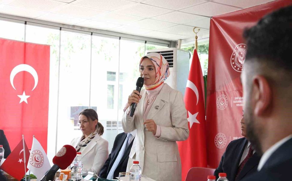 Bakan Göktaş, Muş'ta şehit aileleri ve gazilerle buluştu