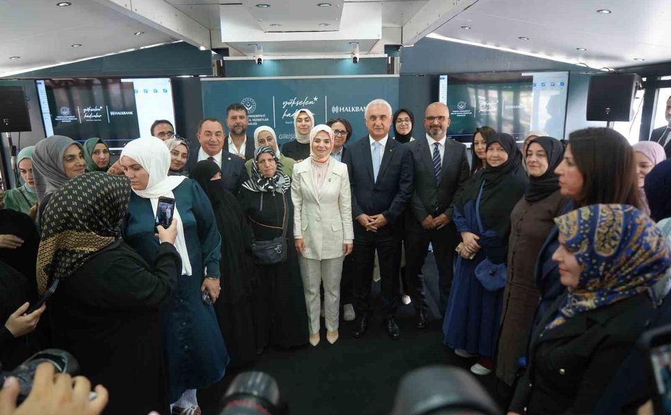 Bakan Göktaş, Muş'ta Yükselen Kadınlar Girişimcilik Eğitim Tırı'nı ziyaret etti