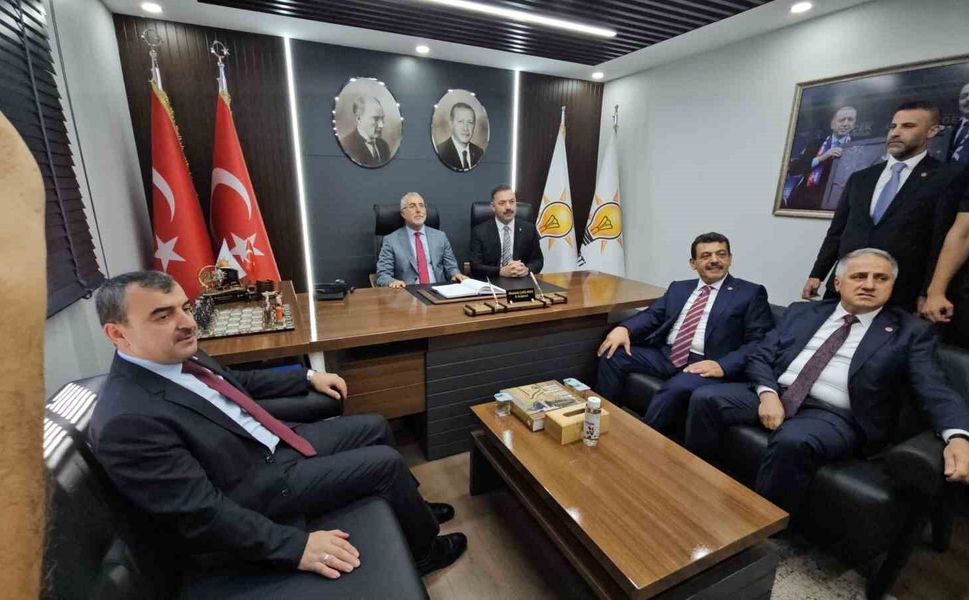 Bakan Işıkhan Zonguldak'ta ziyaretlerde bulundu
