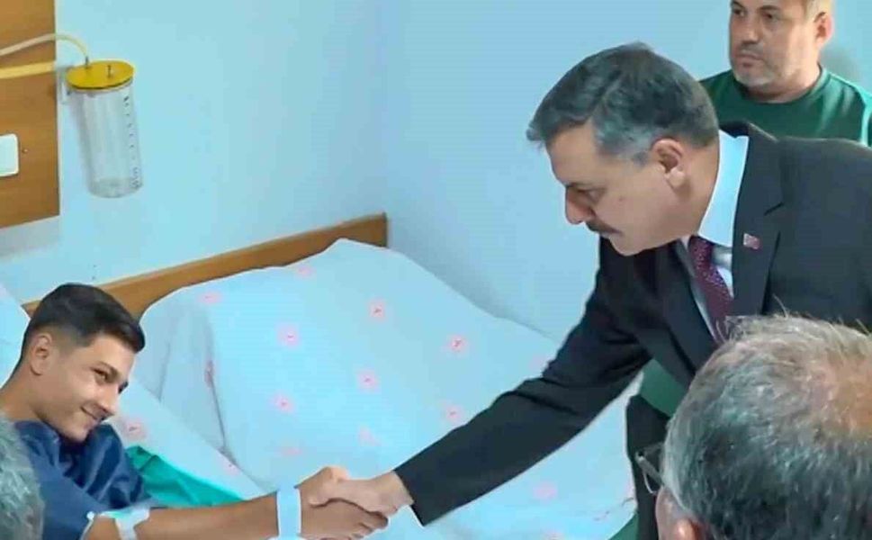 Bakan Tekin ve Bakan Çiftçi yaralı öğrencileri ziyaret etti