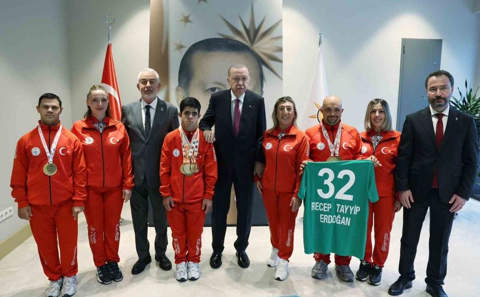 Cumhurbaşkanı Erdoğan, Türkiye Özel Sporcular Spor Federasyonu temsilcileriyle bir araya geldi