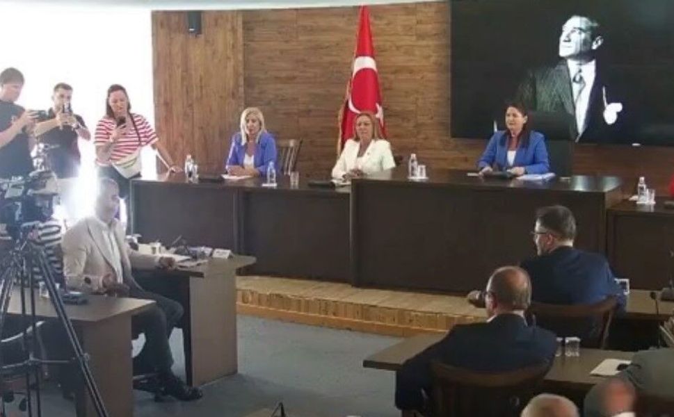 Edirne Belediye Meclisi'nde toplantı sonrası gerginlik