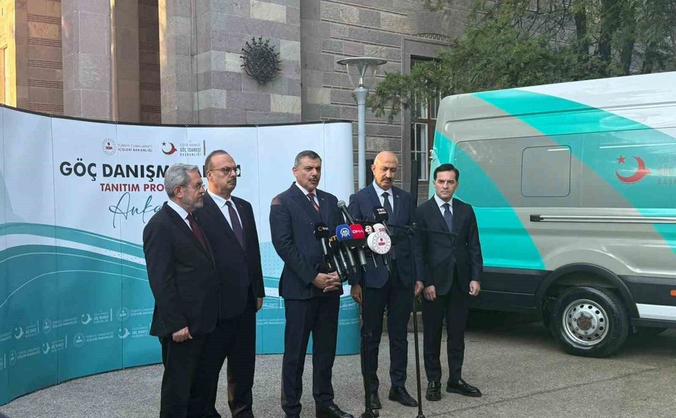 İçişleri Bakanı Çiftçi: 'Okullardaki bahçe görevlilerimiz gerektiğinde arama yapabilsin diye 2 bin 800 tane el dedektörü dağıttık'
