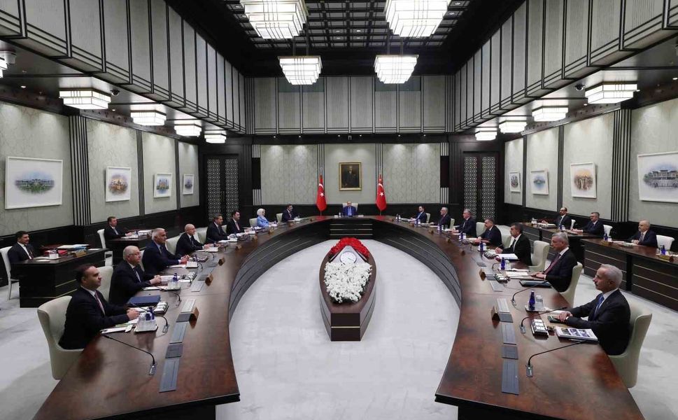 Kabine Toplantısı, Cumhurbaşkanı Recep Tayyip Erdoğan'ın başkanlığında Beştepe'de başladı.