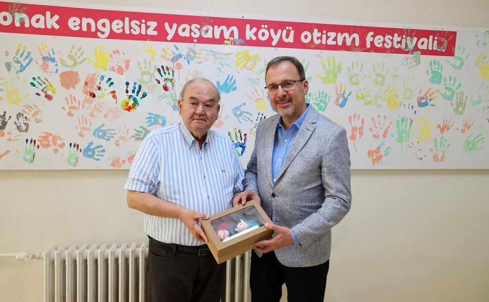 Kasapoğlu: 'Burhan Özfatura İzmir'in hafızasında yaşayacak'