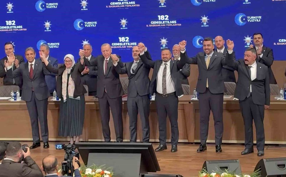 Marmara Adalar Belediye Başkanı Dinçer, AK Parti'ye katıldı