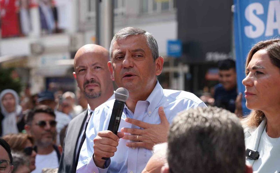 Özgür Özel Çorlu'da konuştu: 'Yeni Parti, geçmişte Cumhuriyet Halk Partisi'nde siyaset yapanların yeni partisidir'