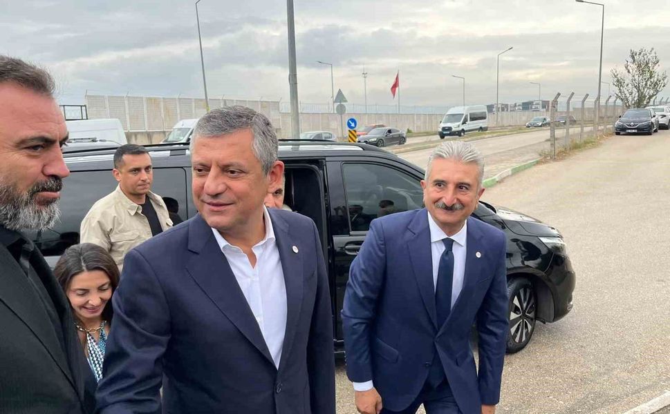 Özgür Özel ve Yeni Parti heyeti Mustafa Bozbey'i cezaevinde ziyaret etti