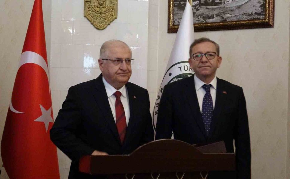 'Terörsüz Türkiye' ve Türk-Kürt kardeşliği vurgusu Kars'ta öne çıktı