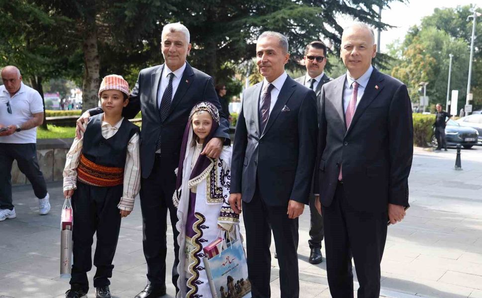 Ticaret Bakanı Prof. Dr. Ömer Bolat: 'Türkiye zorlu şartlara rağmen ekonomisini büyütmeye devam ediyor'