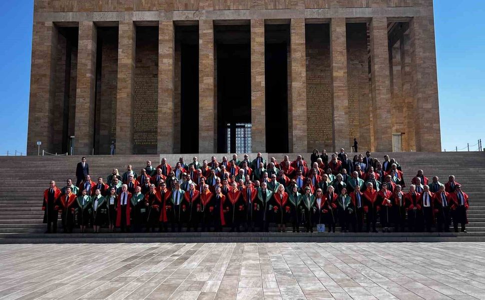 Yargıtay üyeleri, adli yılın açılışı dolayısıyla Anıtkabir'i ziyaret etti