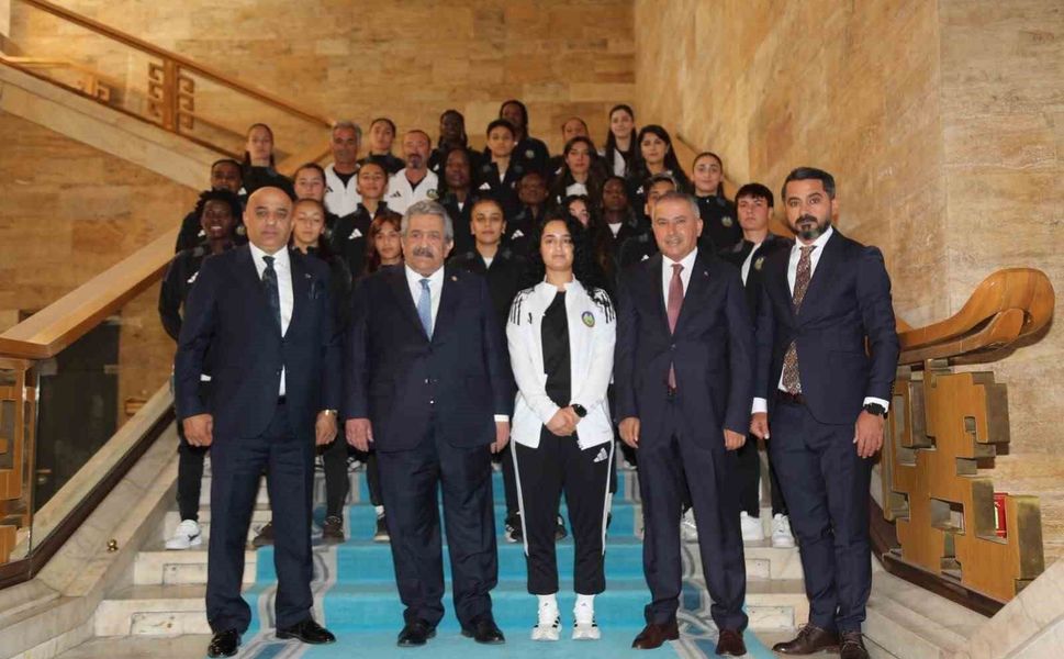 Yüksekova Spor Kulübü'nden MHP Genel Başkan Yardımcısı Yıldız'a ziyaret