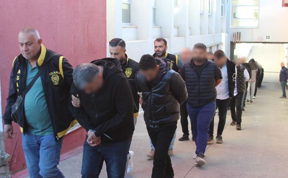 17 sigorta şirketini 76 kurgulanmış kazayla dolandırdılar: 79 şüpheli adliyeye sevk edildi
