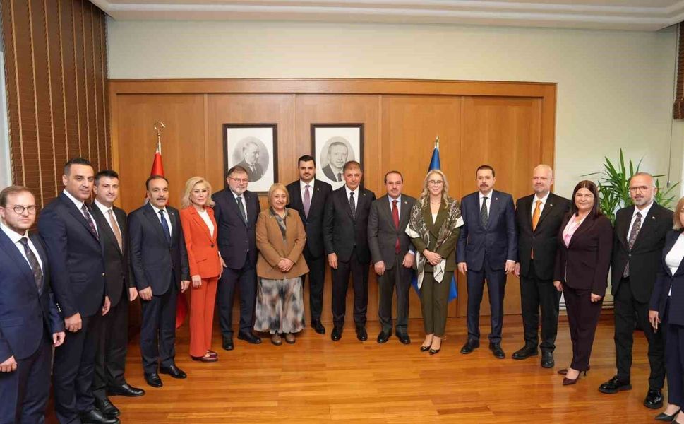 AK Parti İzmir heyeti Tarihi Şato'da bir araya geldi