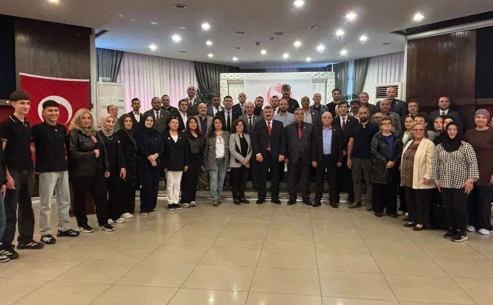 Astsubaylar Günü'nde Büyük Birlik Partisi rozetini taktılar