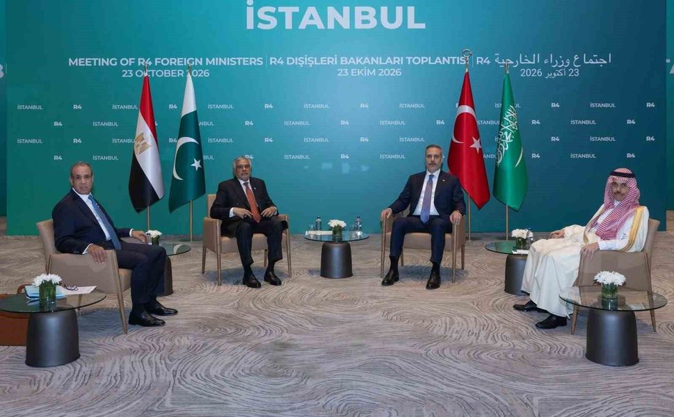 Bakan Fidan'ın ev sahipliğindeki R4 toplantısında aile fotoğrafı