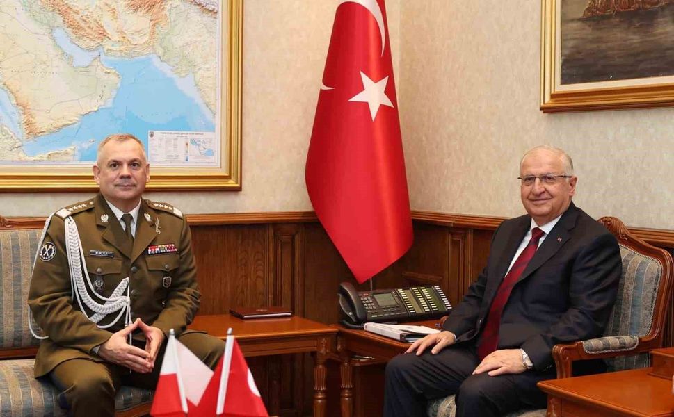 Bakan Güler, Polonya Genelkurmay Başkanı Orgeneral Kukula'yı kabul etti