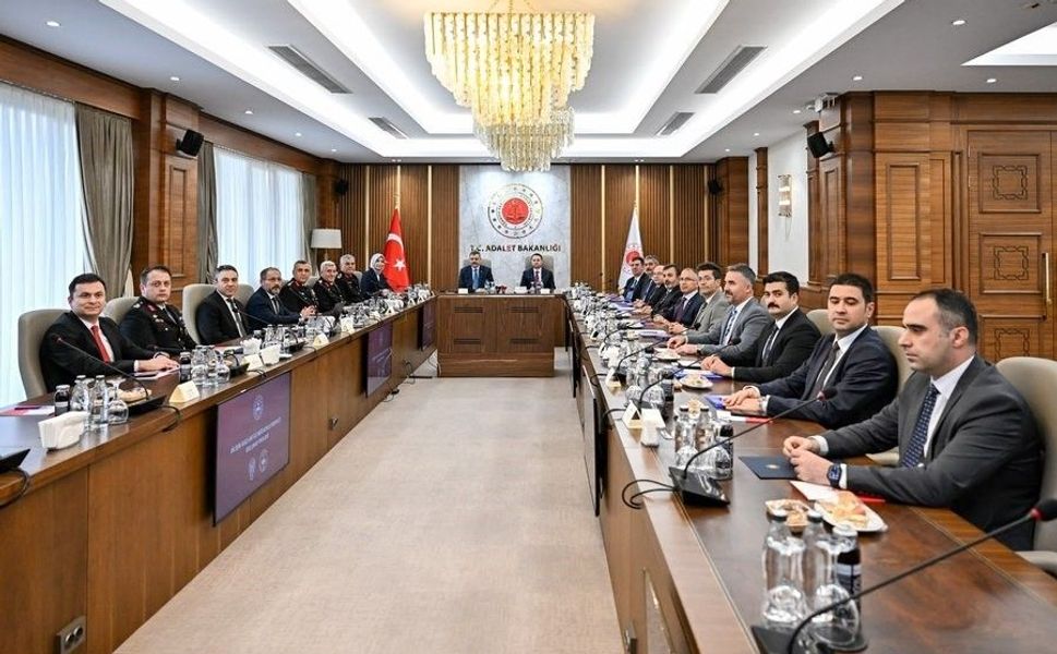 Bakan Gürlek, Bakan Çiftçi ile bir araya geldi