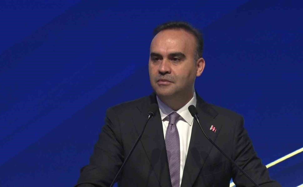 Bakan Kacır: 'Türkiye coğrafi konumuyla, istikrarlı büyüyen ekonomisiyle, lojistik avantajlarıyla, nitelikli insan kaynağıyla eşsiz bir merkezdir'