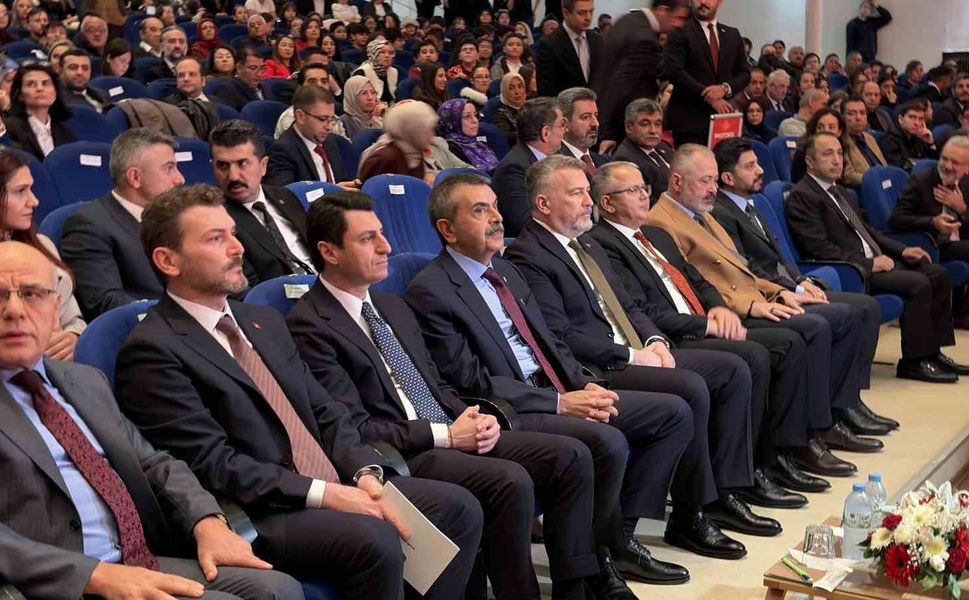 Bakan Tekin: 'EBA'yı dünyanın en büyük eğitim içerik portallarından bir tanesi olmak üzere kurguladık'