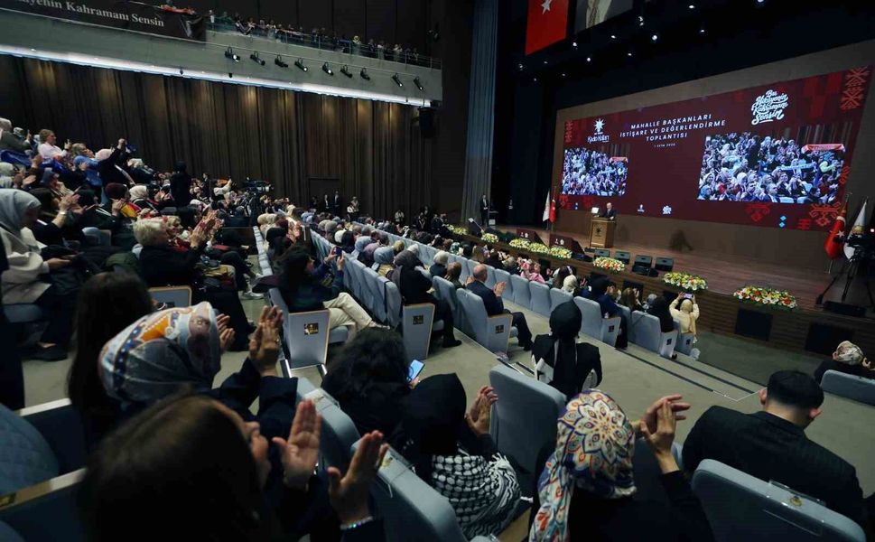 Cumhurbaşkanı Erdoğan: 'Vesayetçilerin ördüğü tek tipçi duvarlar, AK Parti'yi ihya eden kadınların mücadelesiyle yıkılmıştır'