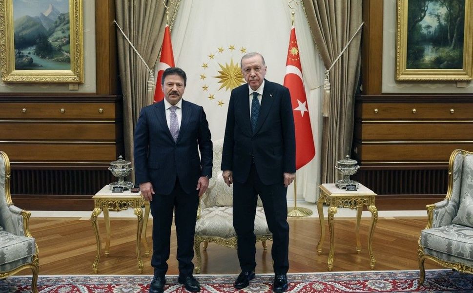 Cumhurbaşkanı Recep Tayyip Erdoğan, Türkiye Esnaf ve Sanatkârları Konfederasyonu (TESK) Genel Başkanı Mehmet Yiğiner'i Cumhurbaşkanlığı Külliyesi'nde kabul etti.