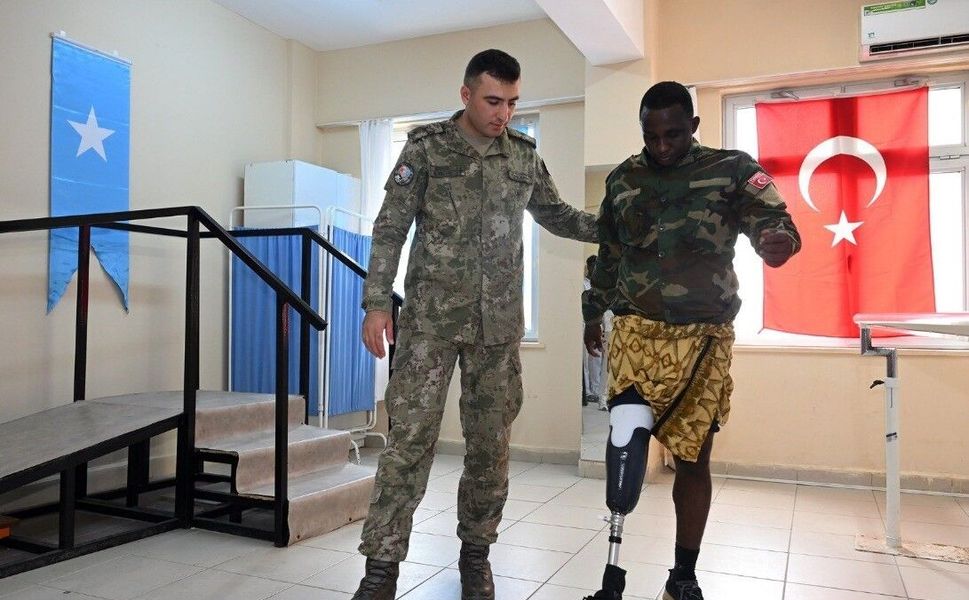 MSB, Somali'deki Recep Tayyip Erdoğan Eğitim ve Araştırma Hastanesine protez bacak yardımı yapıldığını duyurdu