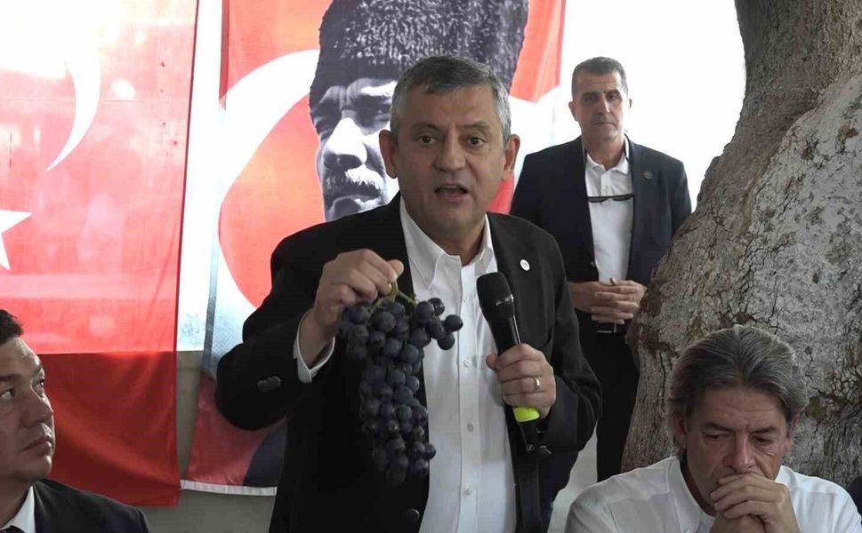 Özgür Özel Bursa'da çiftçilere seslendi: 'Bursa'dan tarım bakanı çıkaracağız, Bursalı çiftçilerin yüzü gülecek'