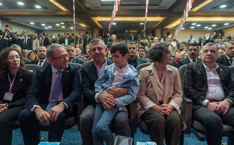 Özgür Özel'den Besim Dutlulu'nun 'parti değiştireceği' iddialarına sert tepki