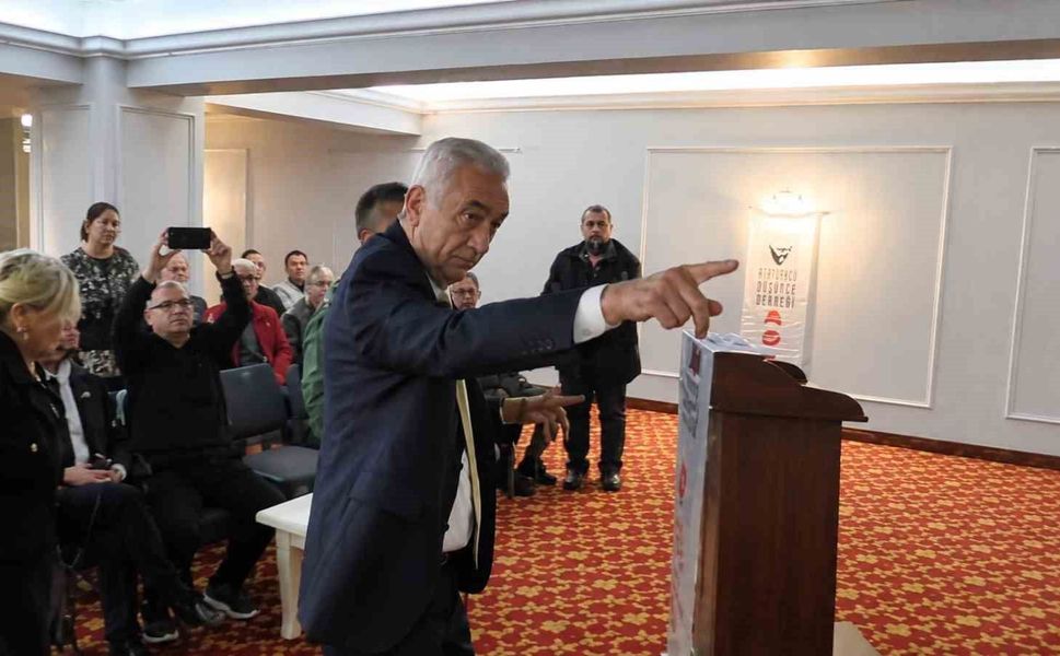 Süheyl Batum ile CHP'li ilçe başkanı arasında 'mutlak butlan' tartışması