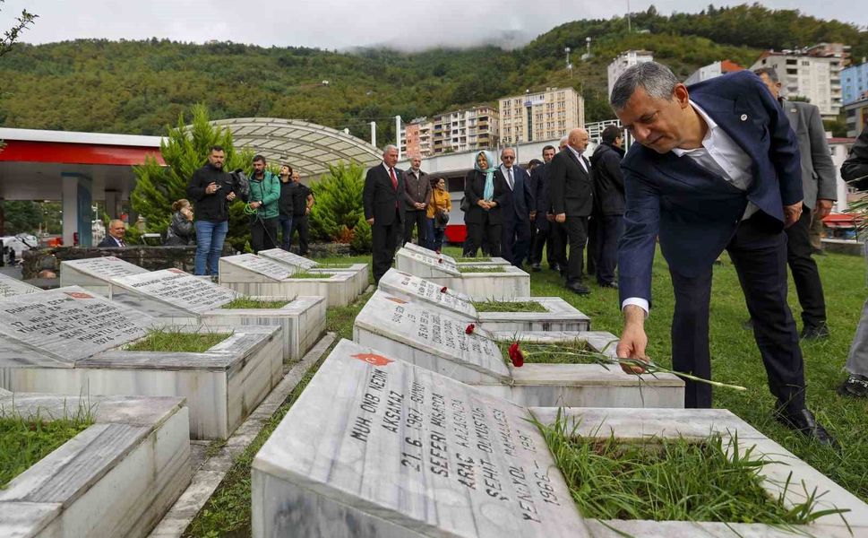 Yeni Parti Genel Başkanı Özel: 'Yaşadığımız krizler yetmezmiş gibi şimdi bir de fon krizi çıktı'