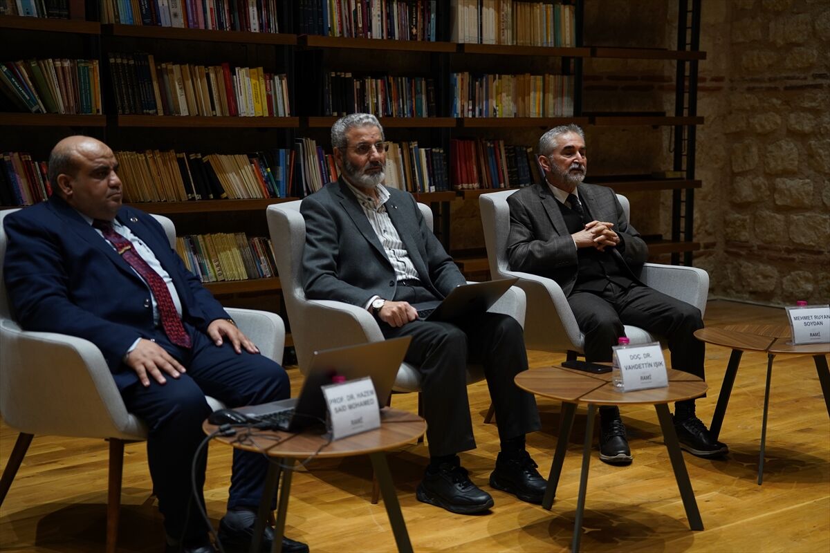 Rami Kütüphanesi'nde Mehmet Akif Ersoy'un Mısır yılları ve Kur'an tercümesi konuşuldu