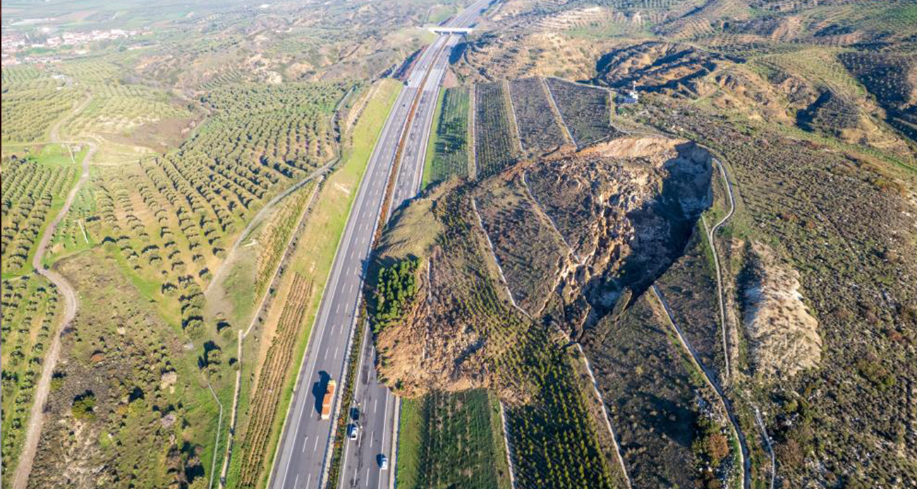 Yağış Sonrası Heyelan: İstanbul-İzmir Otoyolu Manisa Geçişinde Ulaşım Tek Şeride Düştü