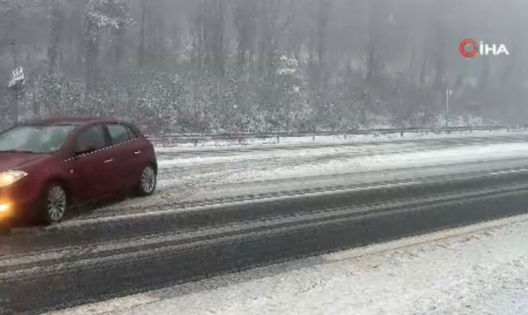 İstanbul–Ankara Yolunda Kar Alarmı: Bolu Dağı Beyaza Büründü