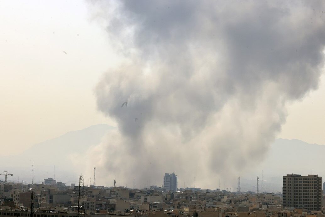 Bölgede Alarm: Tahran Vuruldu, İsrail Olağanüstü Hal İlan Etti