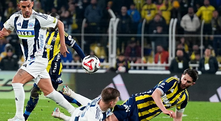 Fenerbahçe 90+10’da Yıkıldı! 10 Kişi Kasımpaşa Kadıköy’den Puanla Döndü