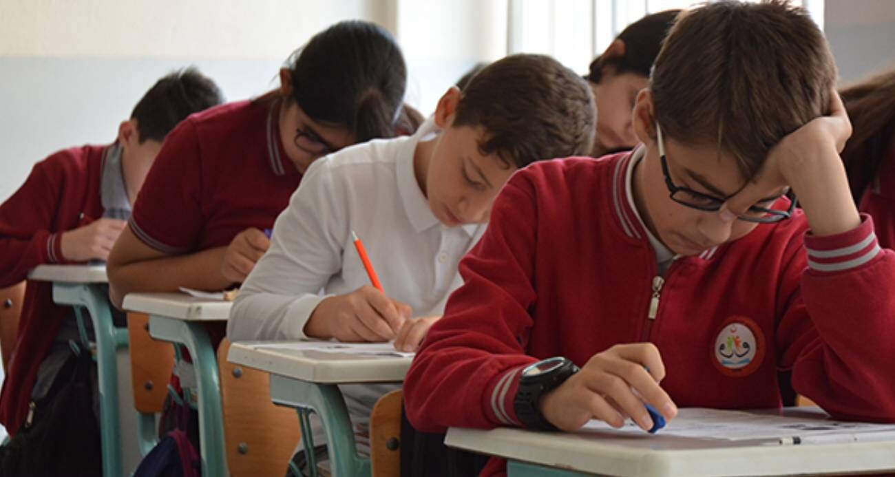 İkinci Ara Tatil Bitti: Öğrenciler ve Öğretmenler Okullara Döndü