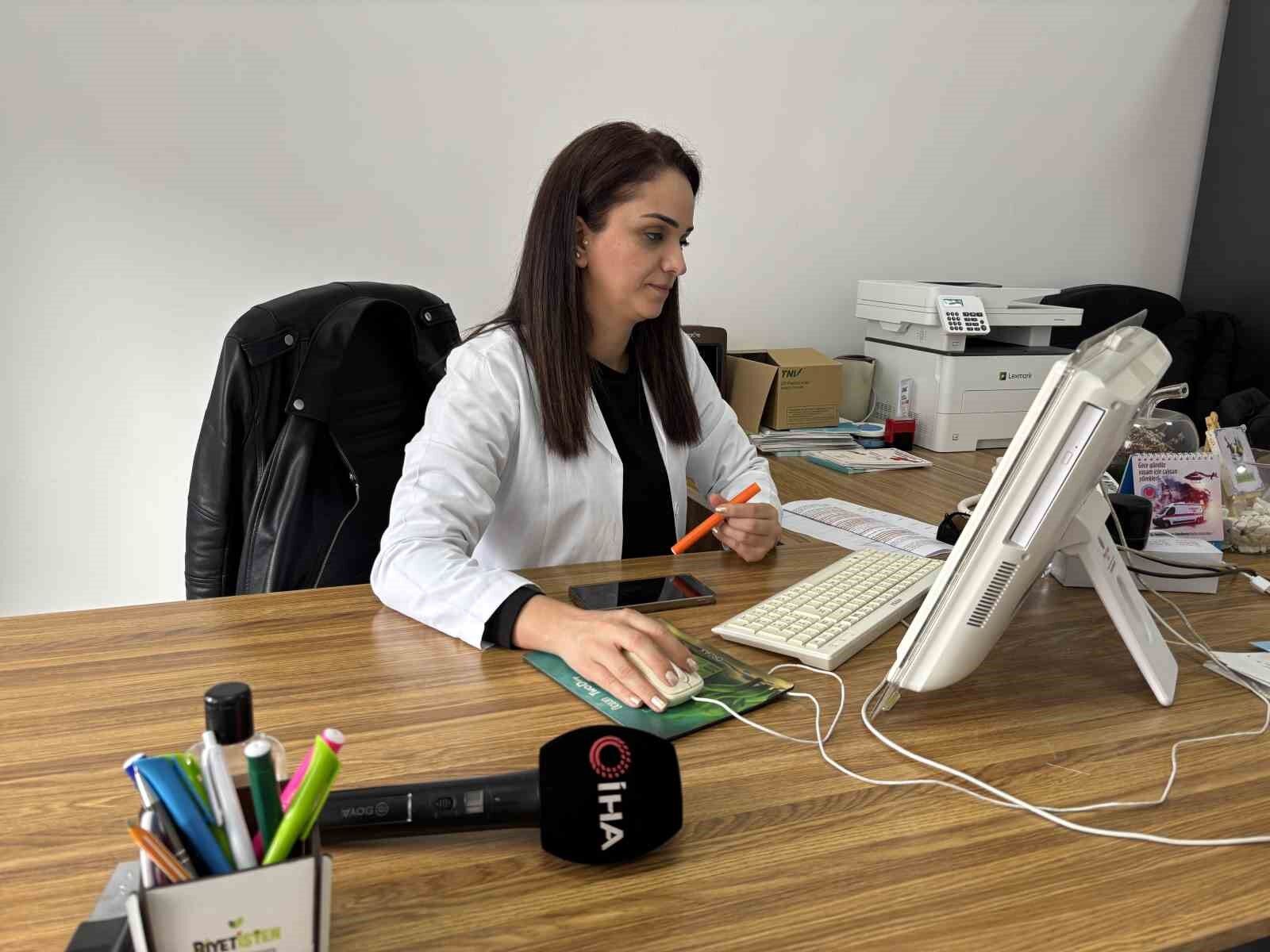 Diyetisyen Taşkesen: 'Mutlaka 3 öğün beslenmeye dikkat ediyoruz'