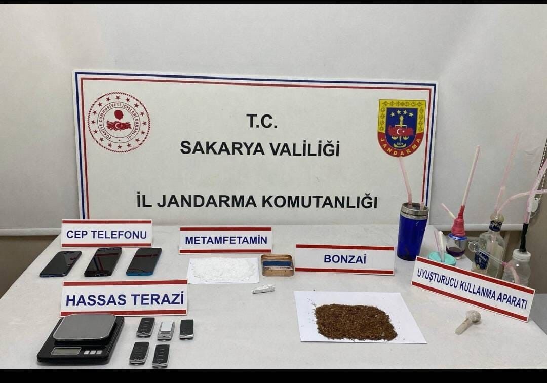 Jandarma uyuşturucuya geçit vermiyor: 3 tutuklama